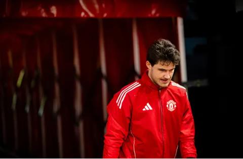 Huyền thoại Liverpool không đánh giá cao Senne Lammens