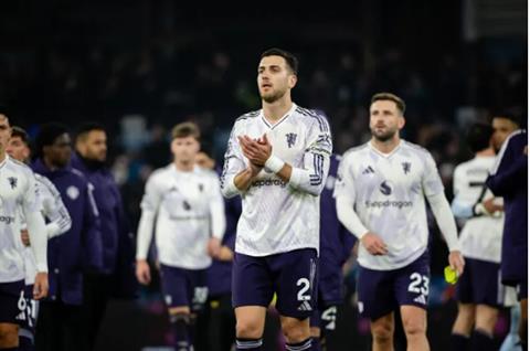 Diogo Dalot bị chỉ trích dữ dội