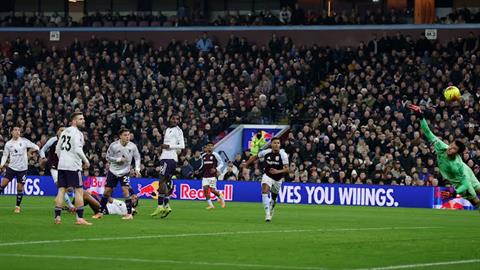 Leny Yoro có lỗi ở bàn thua đầu tiên của MU trước Aston Villa