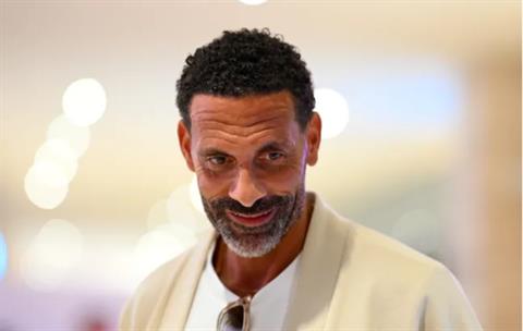 Rio Ferdinand phản pháo bình luận của Bukayo Saka
