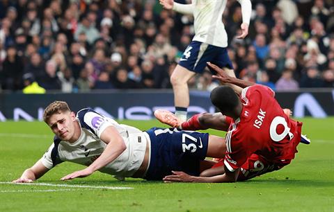 Thomas Frank phản đối lời chỉ trích nhắm vào Van de Ven của Slot