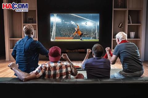 Fan bóng đá tìm gì tại HACOM.VN cho khán đài tại gia