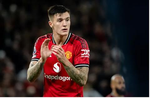 Rio Ferdinand so sánh Benjamin Sesko với Louis Saha