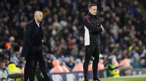 HLV phụ trách tình huống cố định của Liverpool rời CLB