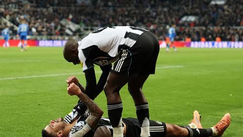 Newcastle ghi bàn thắng muộn nhất từ mùa giải 2006/07