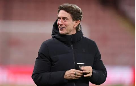 Uống cốc nước có logo của Arsenal, HLV Tottenham nói gì?