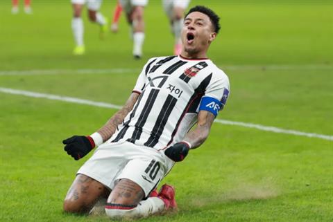 Jesse Lingard được khuyên nên trở lại với bóng đá Anh