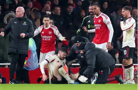 Roy Keane chỉ trích hành động của Gabriel Martinelli