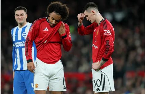 Owen Hargreaves bảo vệ Benjamin Sesko