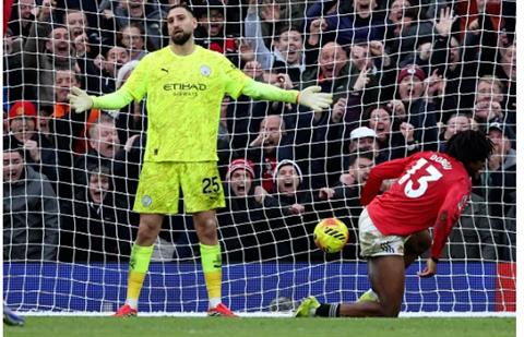 Bernardo Silva lên tiếng sau trận thua MU