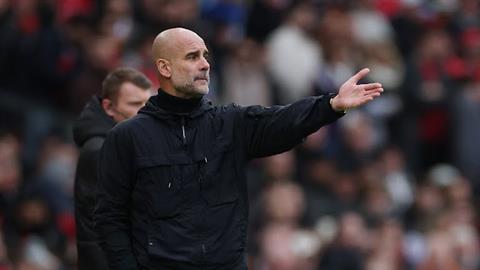 Pep Guardiola bóng gió cuộc đua EPL còn dài phía trước