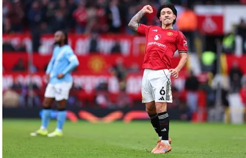 Paul Scholes phản hồi bình luận của Lisandro Martinez.