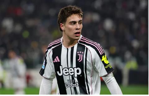 MU được khuyên nên chiêu mộ sao Juventus thay Bruno Fernandes