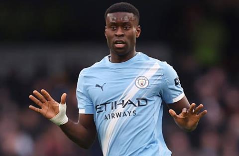 Marc Guehi chơi ấn tượng thế nào trong ngày ra mắt Man City?