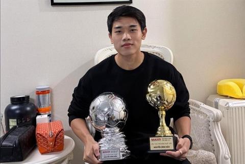 Đình Bắc khoe cú đúp danh hiệu cao quý trên trang cá nhân