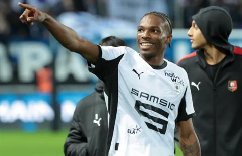 Jeremy Jacquet có câu trả lời cho Chelsea, Liverpool và Bayern