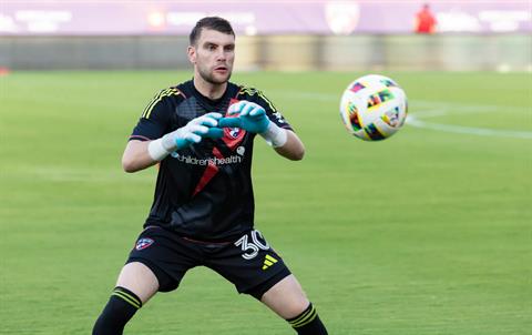 Thủ môn ĐT Indonesia cập bến CLB Ajax Amsterdam