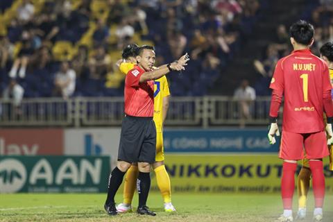 VPF mời trọng tài ngoại bắt chung kết lượt đi V.League