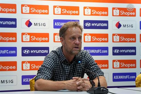 HLV Polking muốn học trò quên đi thất bại trước Selangor