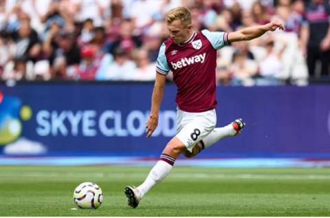 HLV Burnley khuyên tân binh phá vỡ kỷ lục của David Beckham