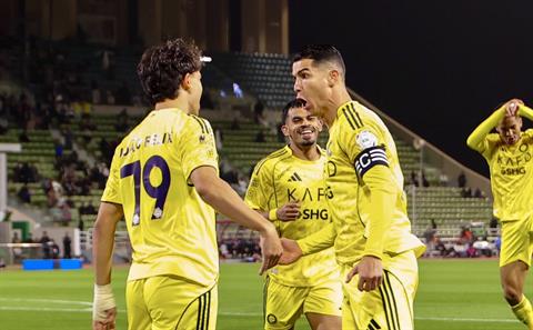Ronaldo ghi bàn thứ 17, Al Nassr áp sát ngôi đầu Saudi Pro League