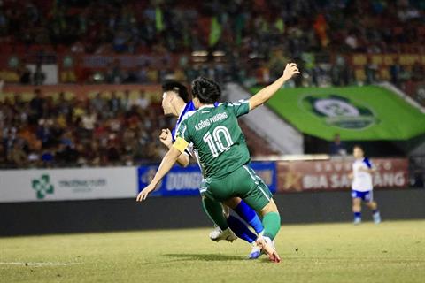 Công Phượng tái phát chấn thương trong ngày trở lại khoác áo Đồng Nai