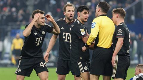 Cả đội Bayern Munich chỉ trích trọng tài sau trận hòa Hamburg