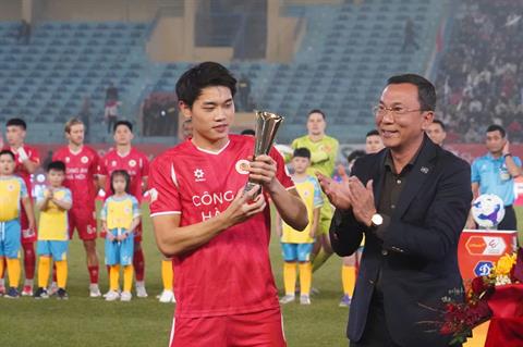 Đình Bắc nhận giải Vua phá lưới U23 châu Á ngay trước thềm đại chiến V.League
