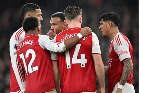 Steve Bruce phản bác bình luận của Paul Scholes về Arsenal