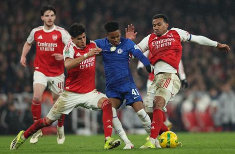 Rosenior tự hào về Cole Palmer và Estevao, hé lộ sự vắng mặt của James và Neto