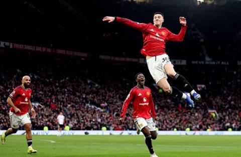 Michael Carrick được khuyên nên để Benjamin Sesko dự bị trước Tottenham