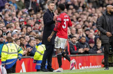 Kobbie Mainoo đã làm bẽ mặt Ruben Amorim