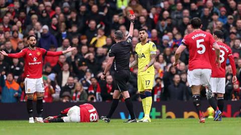 Thomas Frank khẳng định không tước băng đội trưởng của Romero