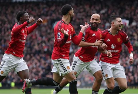 Gary Neville định về MU sau thất bại của Liverpool trước Man City