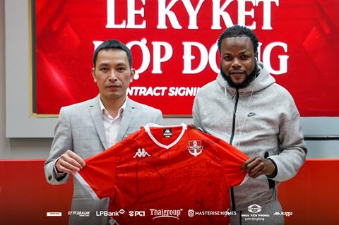 Ronaldo cập bến Lạch Tray