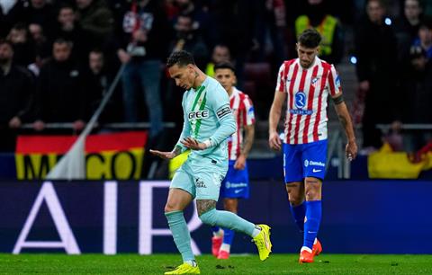 Antony ăn mừng kiểu Ronaldo sau siêu phẩm trước Atletico Madrid