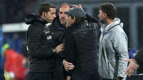 Antonio Conte nổi giận sau khi Napoli bị loại khỏi Coppa Italia