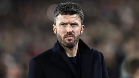 Michael Carrick phải đem về vé C1 nếu muốn giữ ghế chính thức