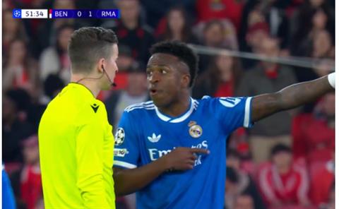 Trở thành tâm điểm ở trận đấu với Benfica, Vinicius Junior nói gì?