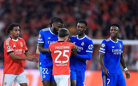 Cầu thủ Benfica bị treo giò 6 trận vì gọi Vinicius là gay