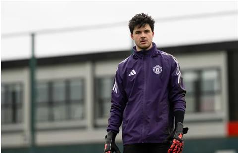 Cựu trợ lý của Sir Alex chưa bị thuyết phục bởi phong độ của Senne Lammens