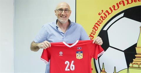 Bạn của HLV Kim Sang Sik bị thay bằng đồng nghiệp châu Âu