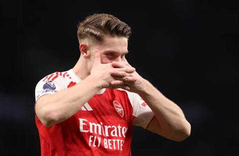 Gary Neville đưa Viktor Gyokeres lên mây