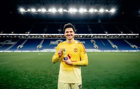 Senne Lammens lên tiếng sau màn hóa người hùng cho MU