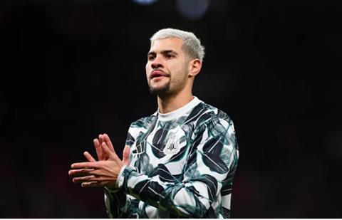 MU được khuyên nên chiêu mộ Bruno Guimaraes thay Casemiro