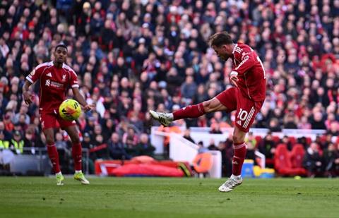 Sao Liverpool mơ vé Champions League sau trận thắng đậm West Ham