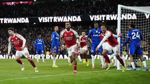 Gary Neville: "Arsenal sẽ thắng Man City trong cuộc đua vô địch"