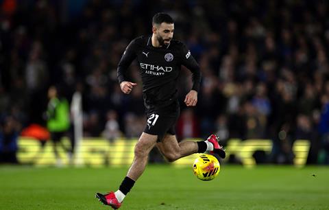 Hậu vệ Man City sẵn sàng đua tranh với Arsenal tới vòng cuối cùng