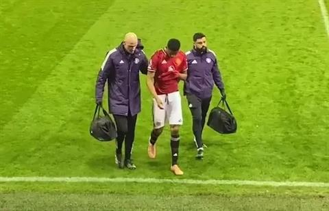 Sao trẻ Chido Obi của MU dính chấn thương đầu đáng lo