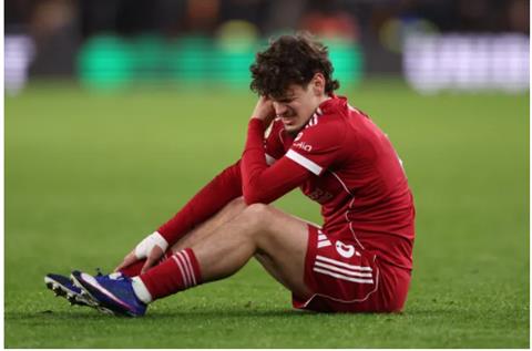 Michael Owen chỉ trích Milos Kerkez sau thất bại trước Wolves